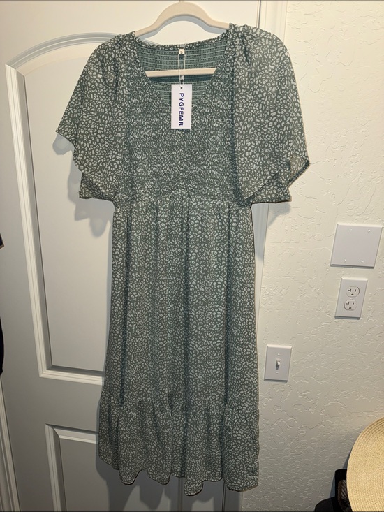 PYGFEMR Dresses & Skirts - Sage Green Floral Midi Dress with Smocked Bodice